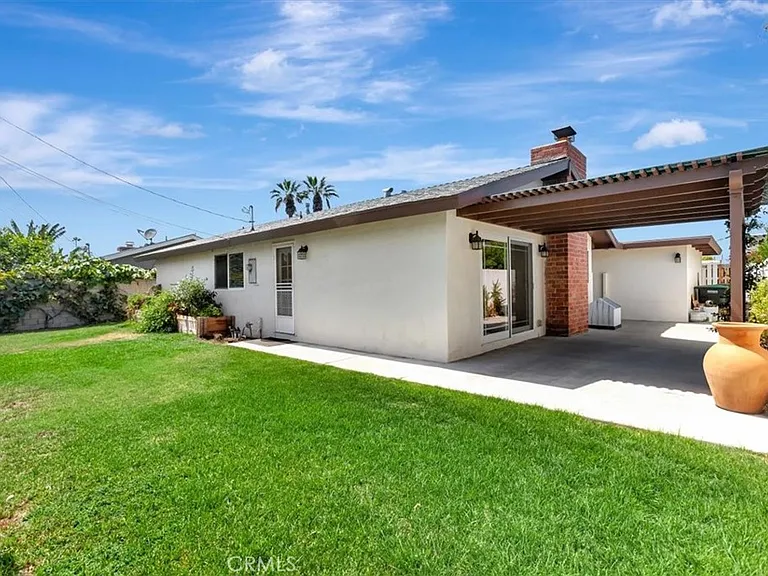 1522 W Robin Rd — Photo 17