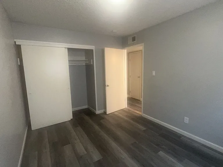 3158 College Ave — Photo 7