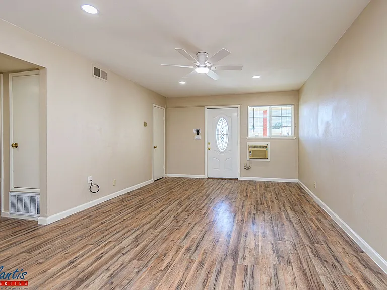 935 Pomeroy Ave — Photo 2