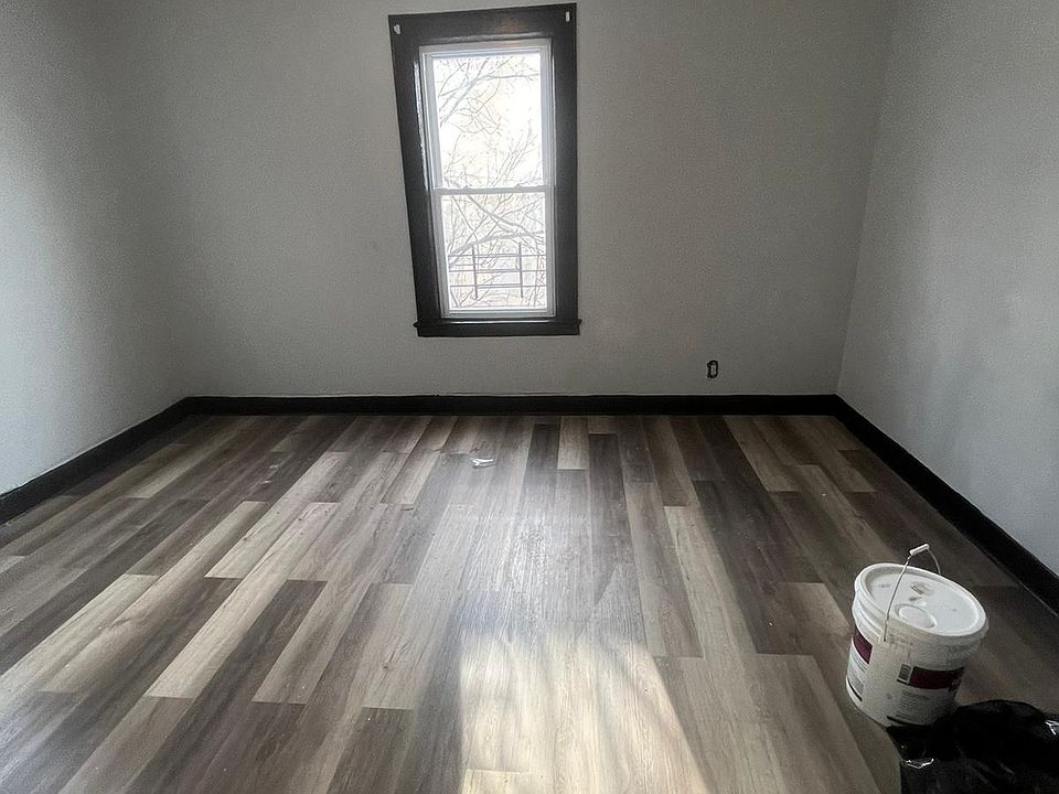 2nd image of 158 Maple Ave #2R