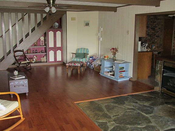 3rd image of 197 Hilltop Ln