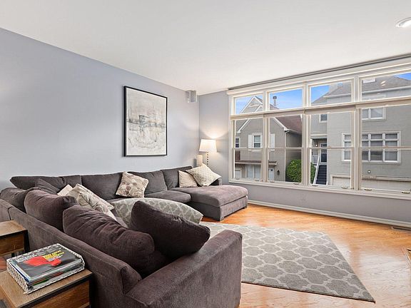 4th image of 1808 W Diversey Ave #H
