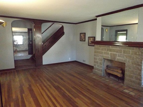 4th image of 1521 E Whittier St