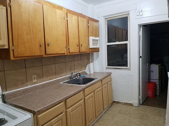 4th image of 115 Belmont Ave #1