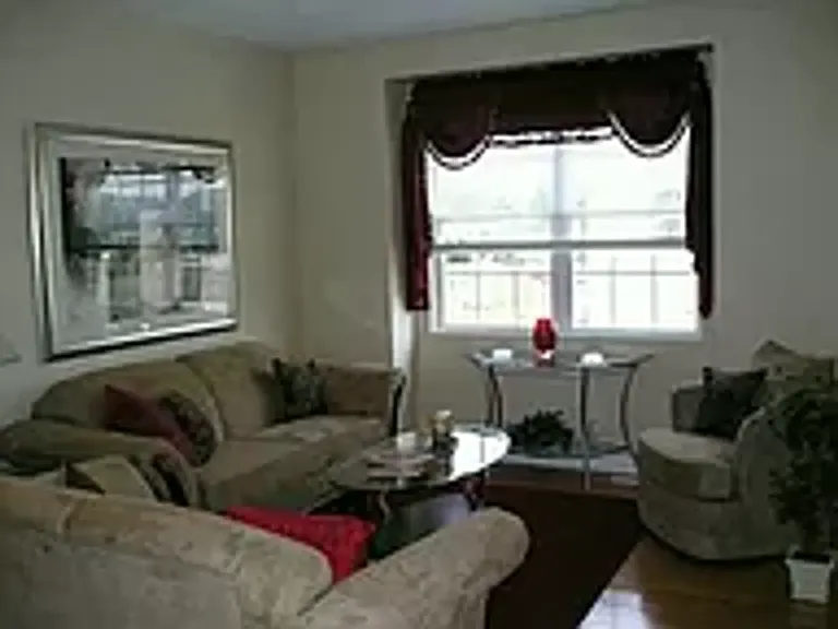 117 Clancey St — Photo 9