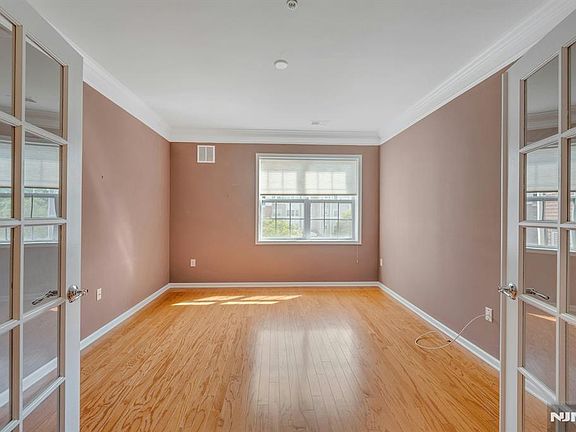 5th image of 2202 Warrens Way