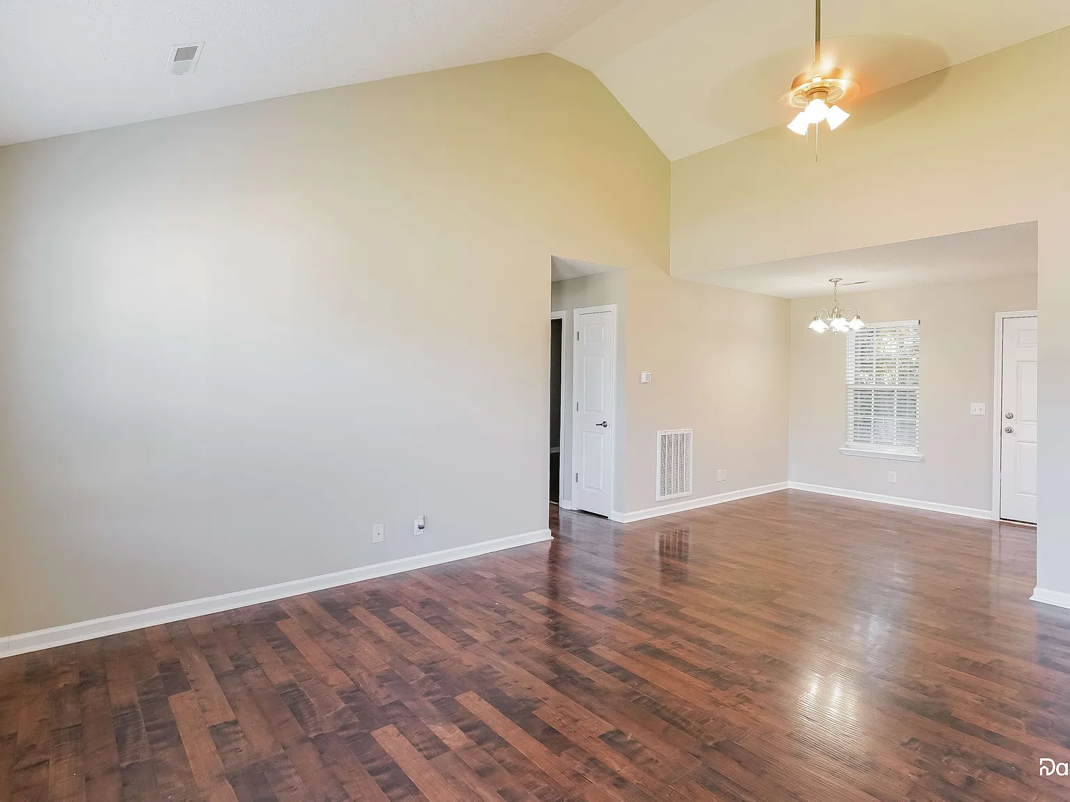 3 bed, 2.0 bath, 1118 sqft, $1,695 — Photo 4