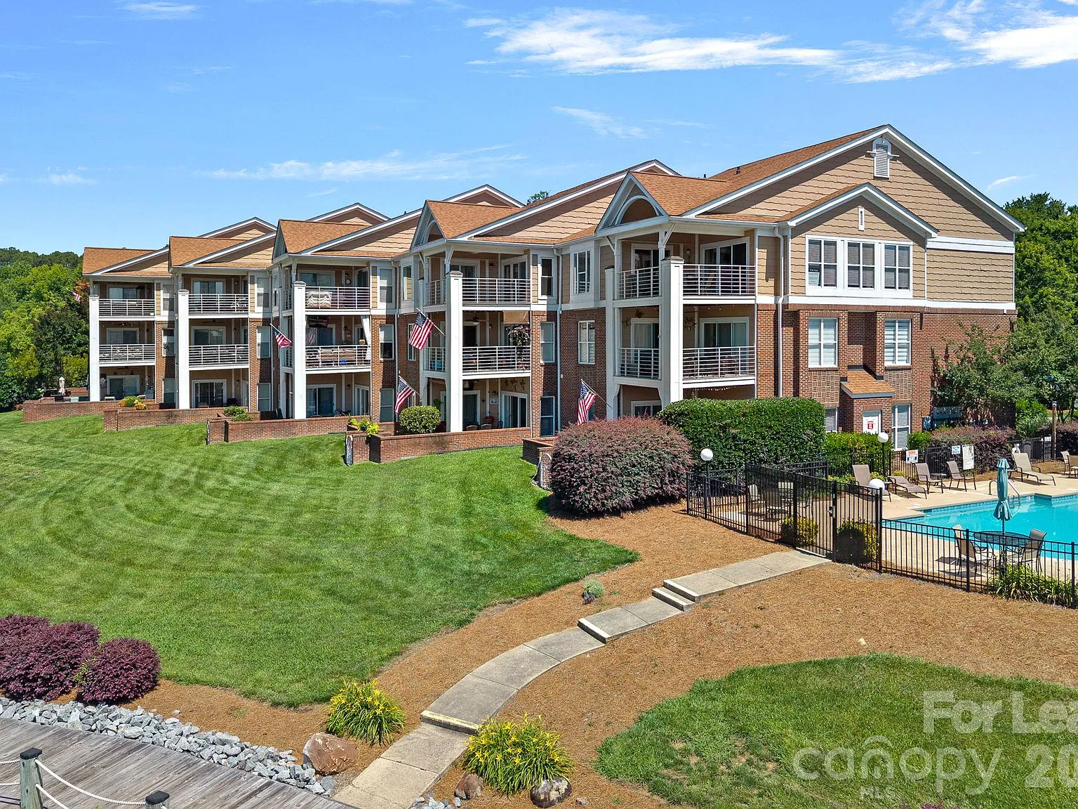 3 bed, 2.0 bath, 1383 sqft, $4,500 — Photo 1