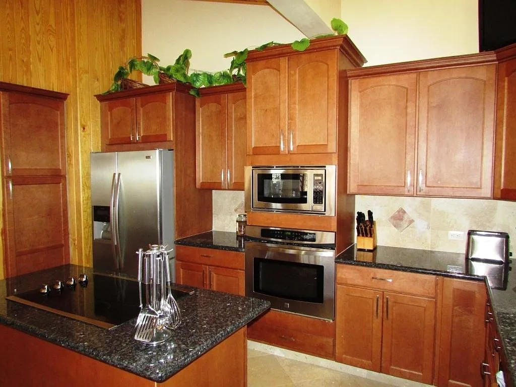 3 bed, $5,000 — Photo 2