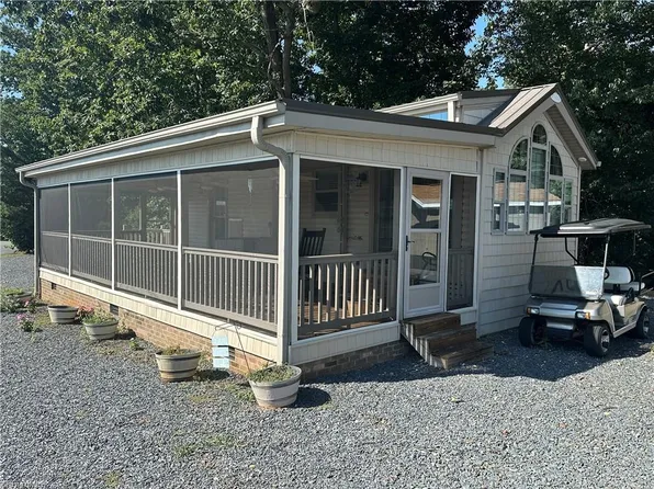 160 Grand View Dr, New London, NC 28127