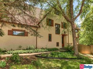 9103 Pacific St, Omaha, NE 68114