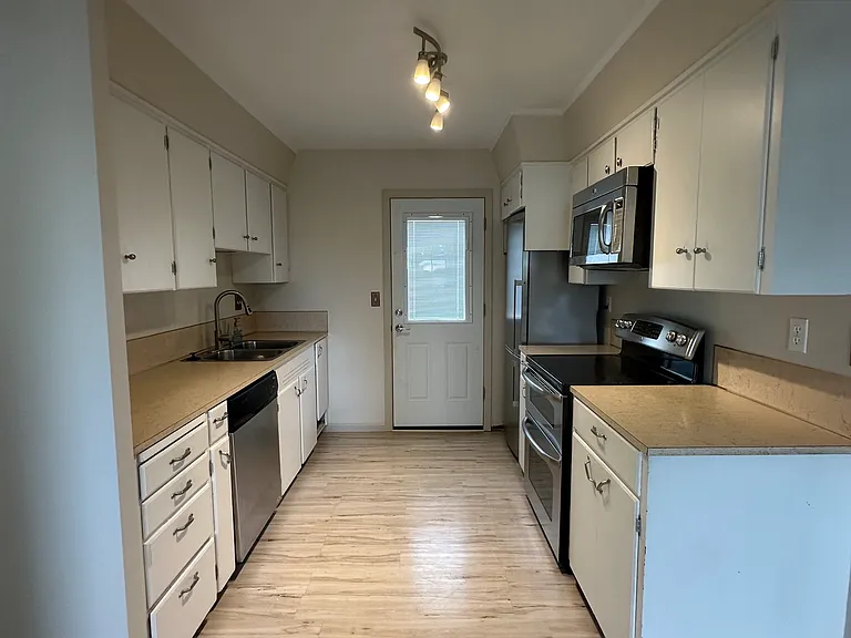 2405 SW Marshall Ave — Photo 15