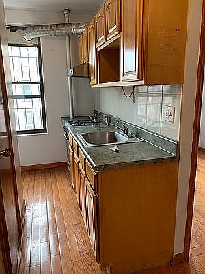 3rd image of 98 Madison St #17
