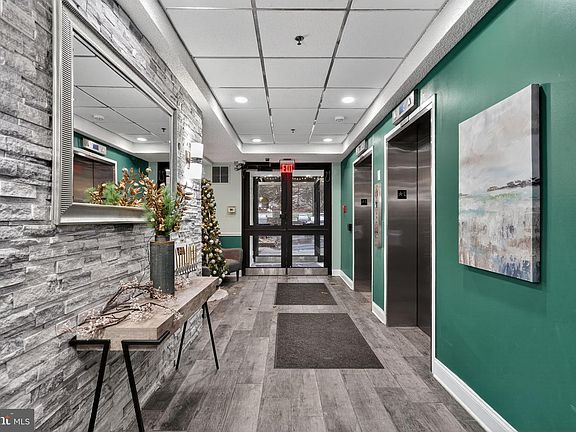 3rd image of 800 Avondale Rd APT 2C