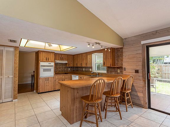 4th image of 721 Raven Rock Ct