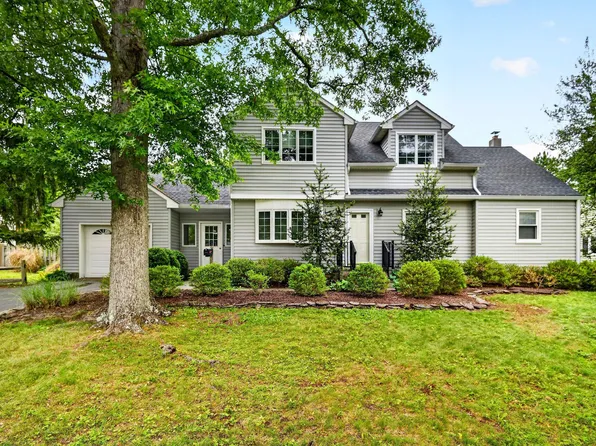 70 Taylor Ter, Hopewell, NJ 08525