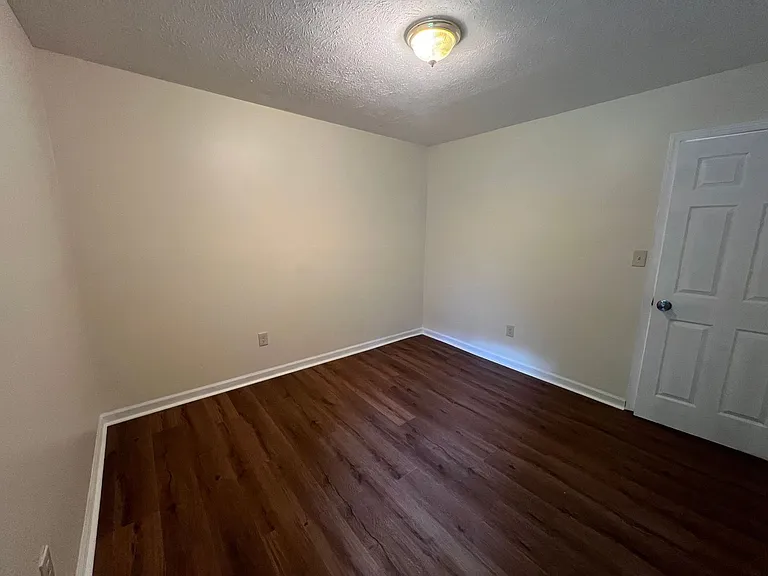 2410 Hillboro Cir SW — Photo 12