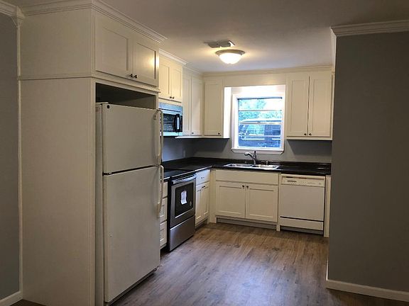 3rd image of 1422 Auburn Dr