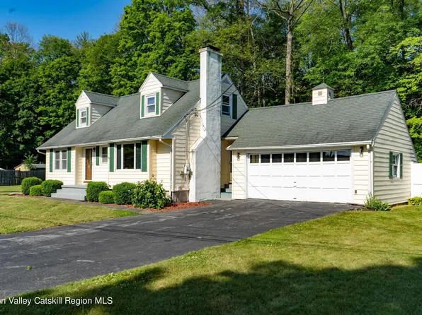 24 Circle Drive, Hyde Park, NY 12538