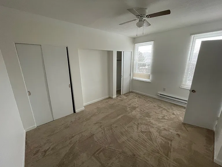 125 Lakewood Ave — Photo 8