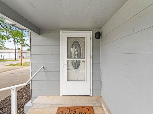 226 E 1st St, Douglass, KS 67039