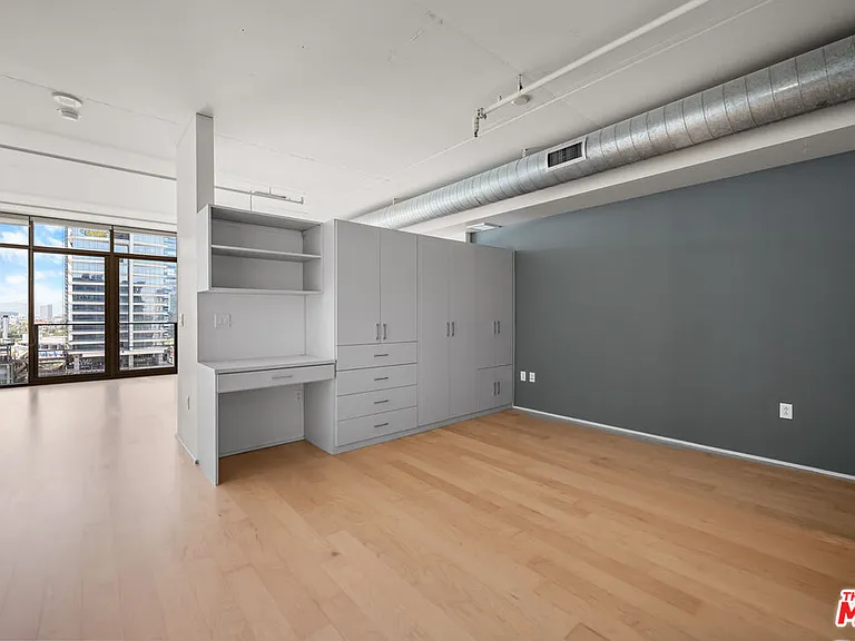 1100 S Hope St #1410 — Photo 29