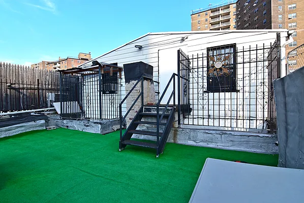Rented by Ledvech Group | media 11