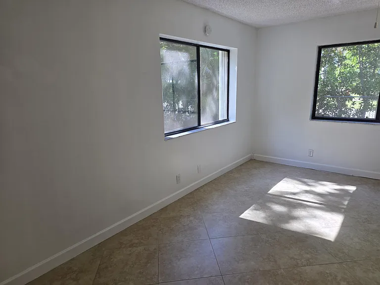 170 SE 7th St #301 — Photo 10