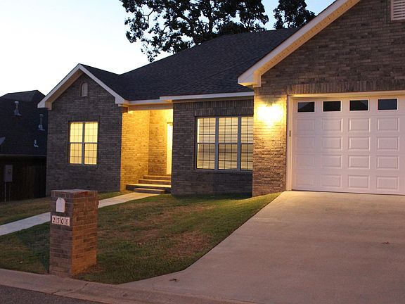 3rd image of 2308 Lorraine Cir