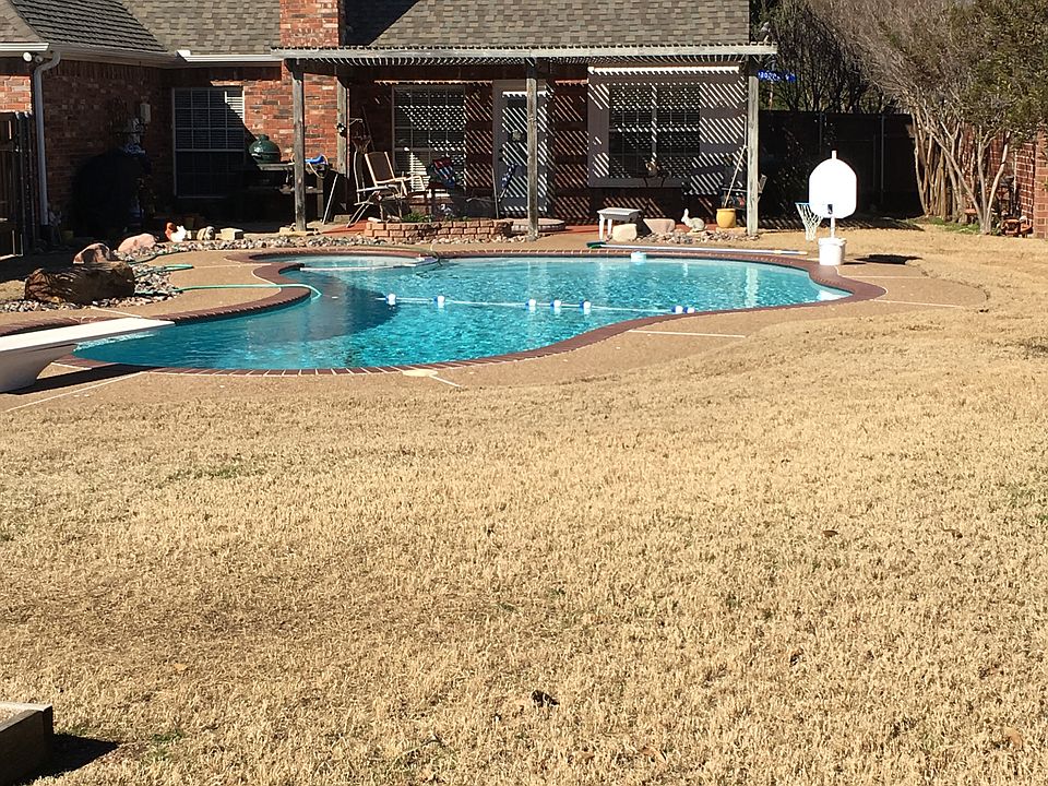 2nd image of 553 Meadowood Ln
