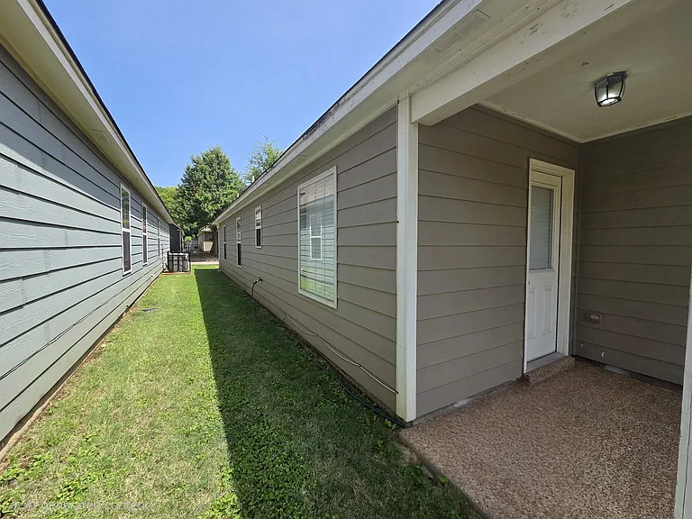1315 Crosstown Ct — Photo 26