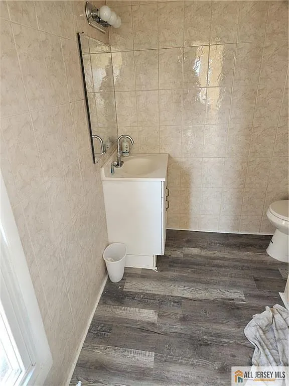 6 bed, 2.0 bath, 2355 sqft, $3,500 — Photo 4