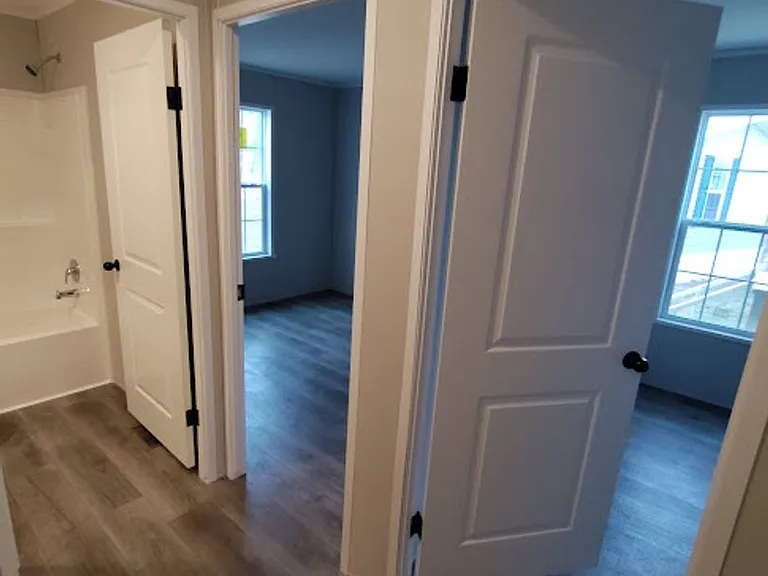 5600 W Kilgore Ave — Photo 21