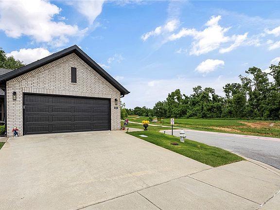 2nd image of 2801 W Persimmon St