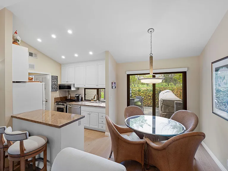 33 Fairway Dr — Photo 9