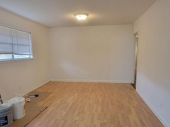 3rd image of 301 Morningside Dr