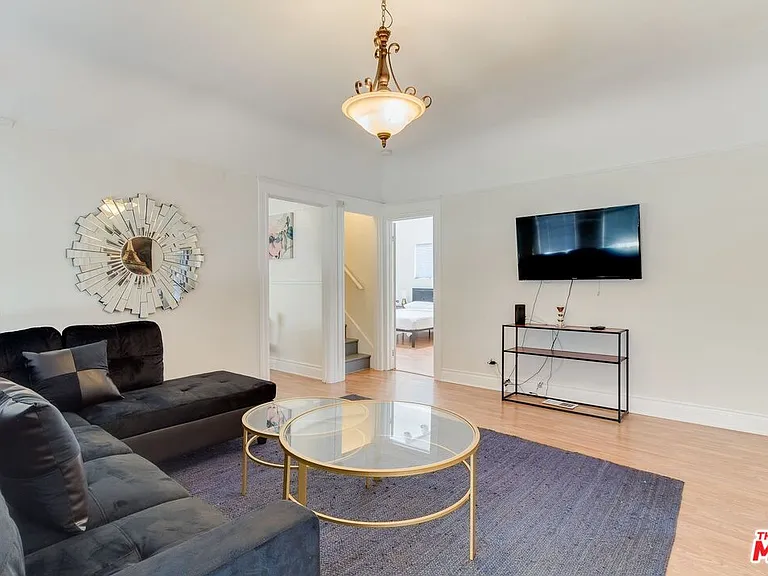 1228 Fedora St — Photo 6