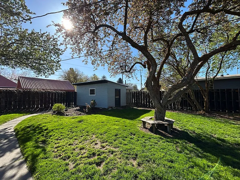 302 S Anderson St — Photo 19
