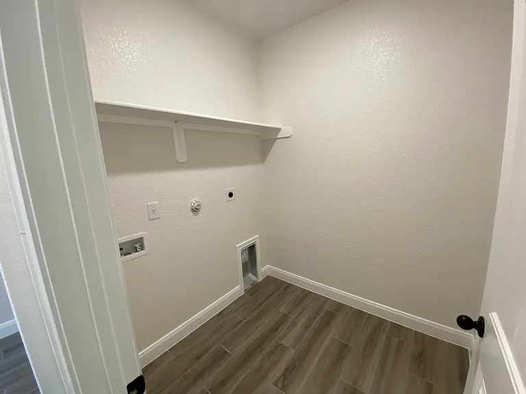 Utility room - washer/dryer included but not pictured