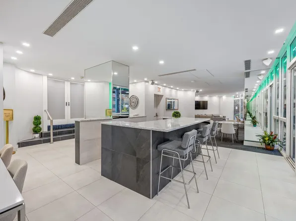 200 East 61st Street image 15 of 17