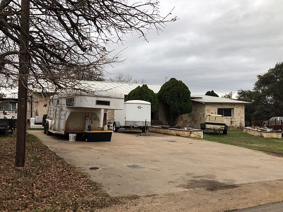3rd image of 234 Oakhill Dr