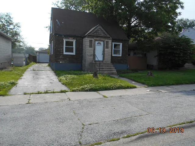 18021 Burnham Ave photo 1