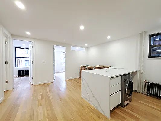 3rd image of 171 Mulberry St APT 6