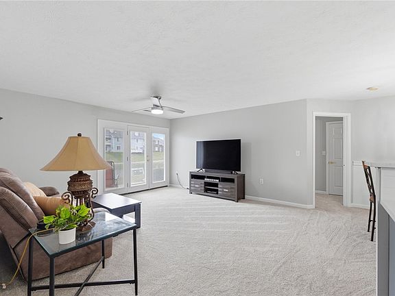 5th image of 3043 Cumberland Ln APT 104