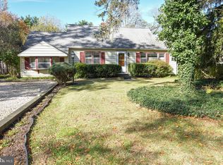 4 Manor Ln N, Yardley, PA 19067