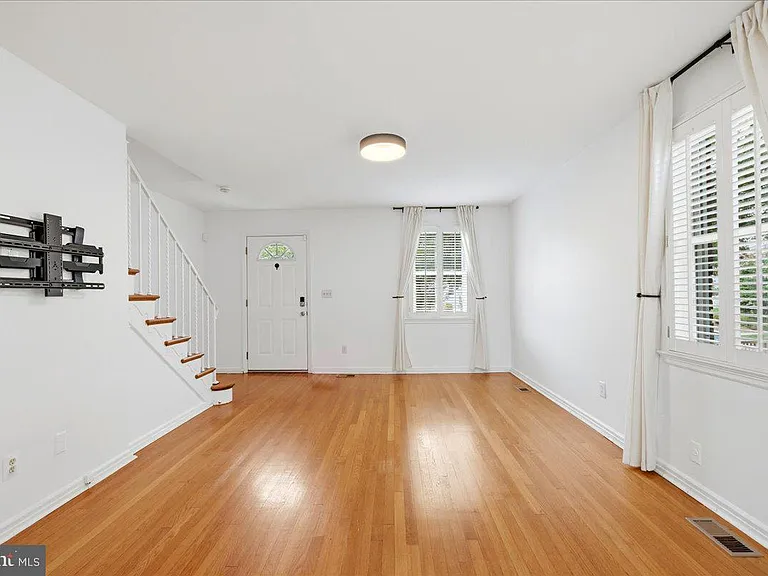 1008 Bashford Ln — Photo 16