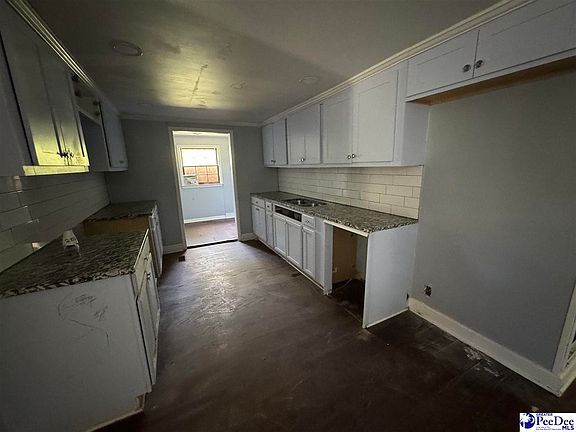 4th image of 2910 Redwood Dr