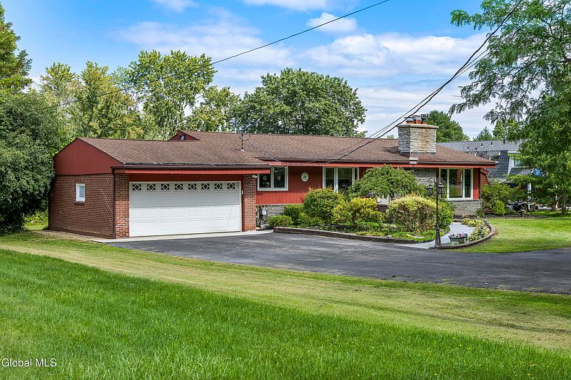 2nd image of 928 Altamont Voorheesville Road