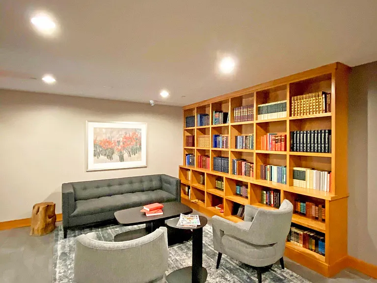 11004 NE 11th St #301 — Photo 24