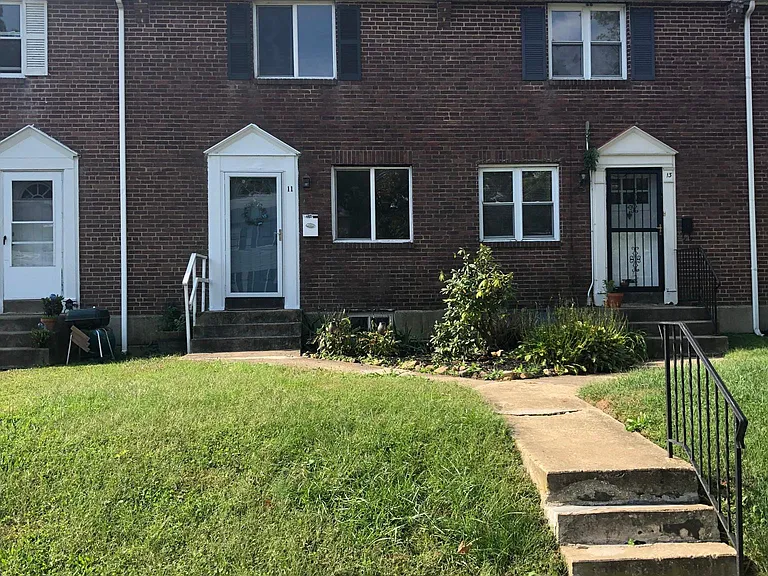11 Lincoln Dr — Photo 1